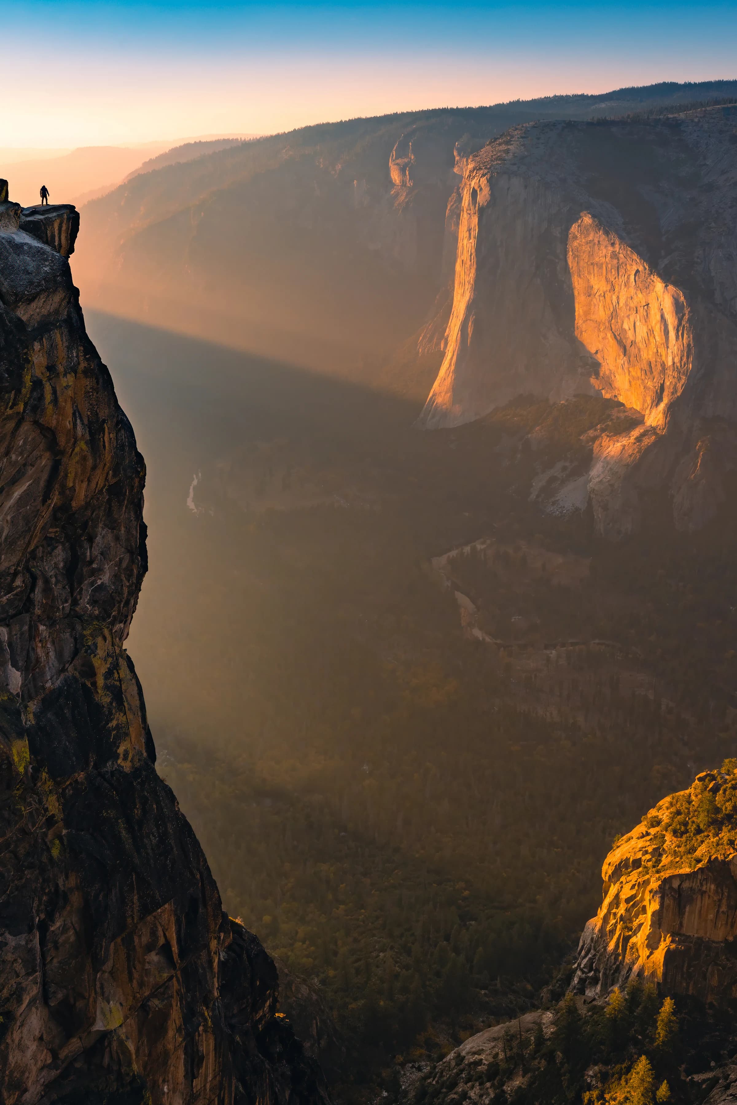 Yosemite's Golden Hour Majesty (2024)