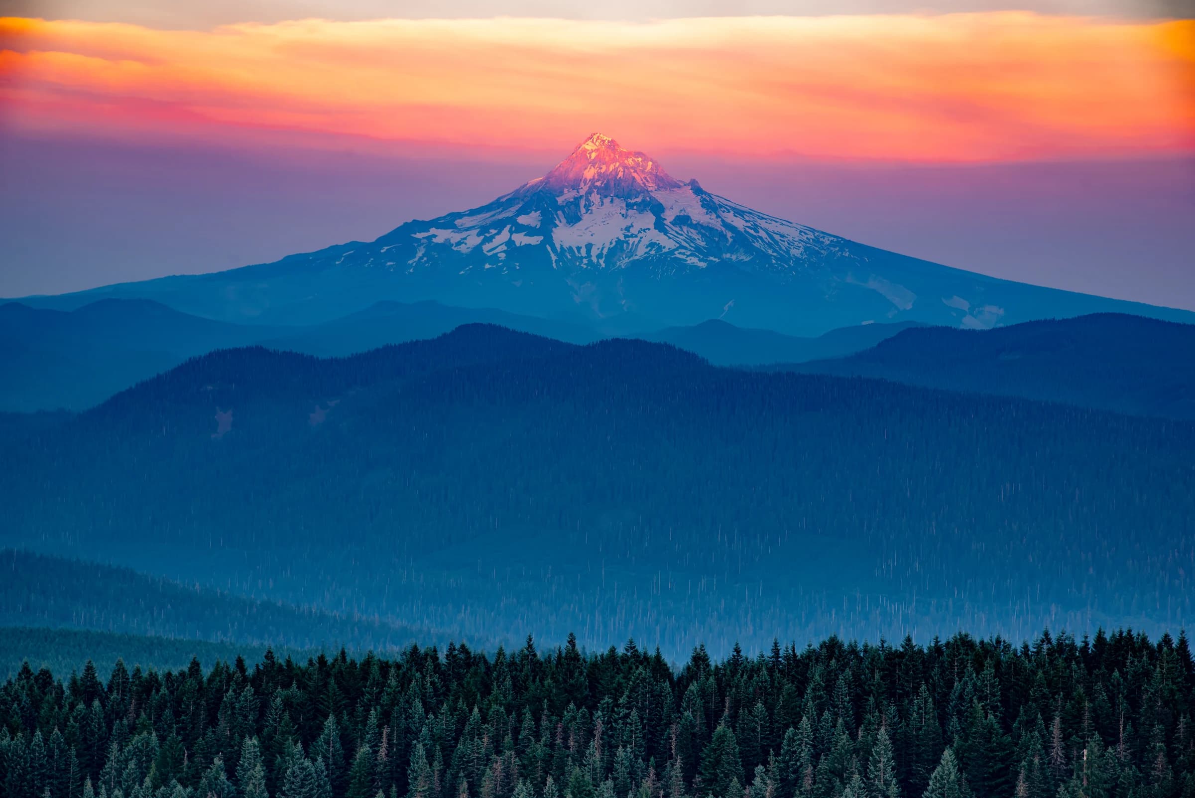 Mount Hood's Alpenglow Majesty