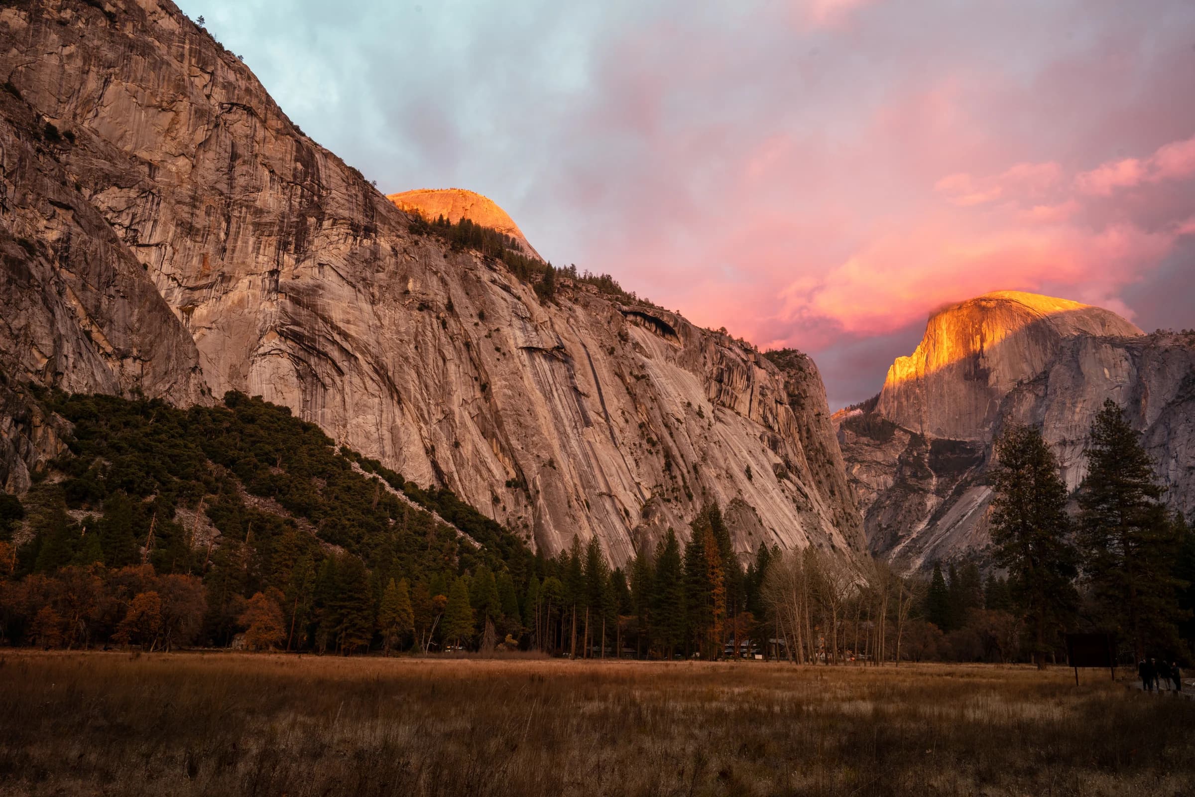Yosemite's Golden Hour Majesty (2023)